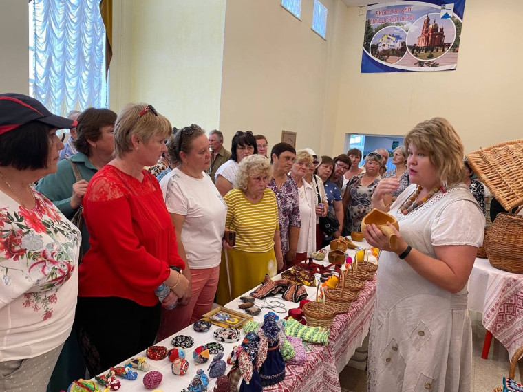 Пожилые люди Белгородского района продолжают путешествовать по родному региону в рамках проекта «К соседям в гости».