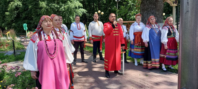 Старшее поколение Белгородского района продолжает путешествовать по Белгородчине в рамках губернаторского проекта «К соседям в гости». Старшее поколение Белгородского района продолжает путешествовать по Белгородчине в рамках губернаторского проекта «К соседям в гости».