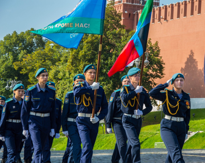 Курсанты ВПК «Крылья Белогорья» поучаствовали в параде «День ВДВ — Ильин день» в Москве. Курсанты ВПК «Крылья Белогорья» поучаствовали в параде «День ВДВ — Ильин день» в Москве.