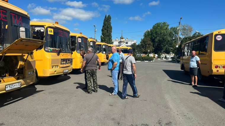 В преддверии начала учебного года, полицейские проверили школьные автобусы. В преддверии начала учебного года, полицейские проверили школьные автобусы.
