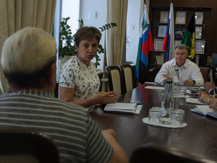 Работа с жителями Белгородского района, вынуждено покинувшими свои дома из-за введения режима ЧС, продолжается.