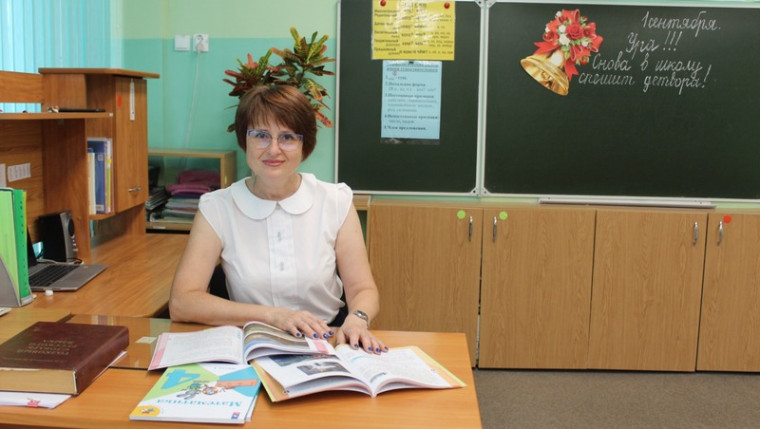 В первые дни нового учебного года расскажем об учителе начальных классов Разуменской СОШ №2 Наталье Поляковой.