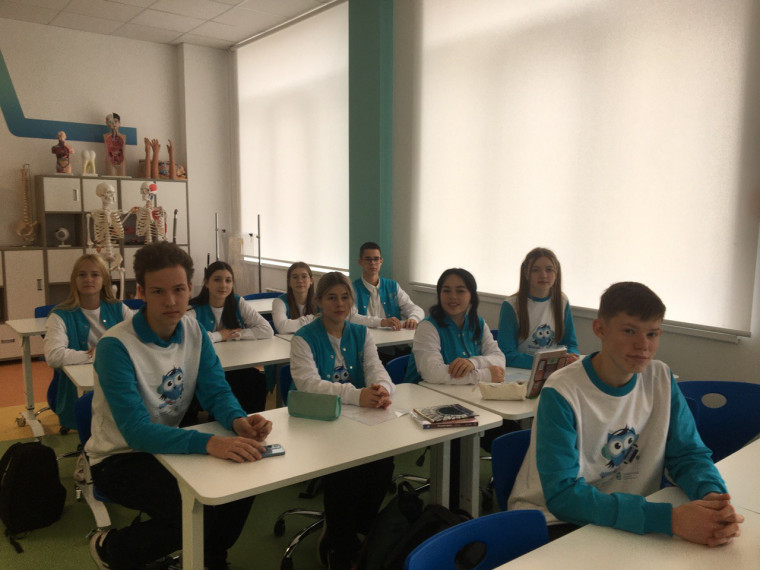 Юные медики Белгородского района старательно изучают азы будущей профессии.
