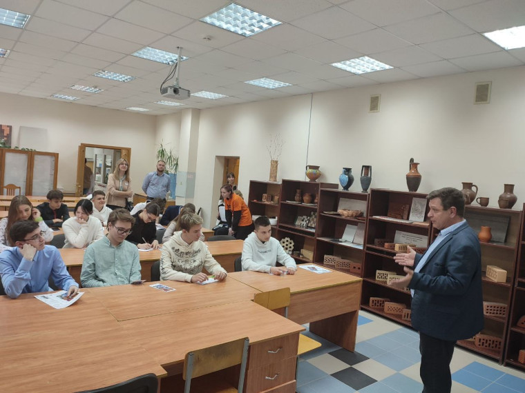 В рамках проекта «Билет в будущее» школьников знакомят с профессиями. В рамках проекта «Билет в будущее» школьников знакомят с профессиями.