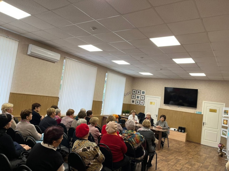 Специалисты Отделения СФР по Белгородской области провели лекцию по финансовой грамотности для посетителей Комплексного центра социального обслуживания населения в Старом Осколе. Специалисты Отделения СФР по Белгородской области провели лекцию по финансовой грамотности для посетителей Комплексного центра социального обслуживания населения в Старом Осколе.
