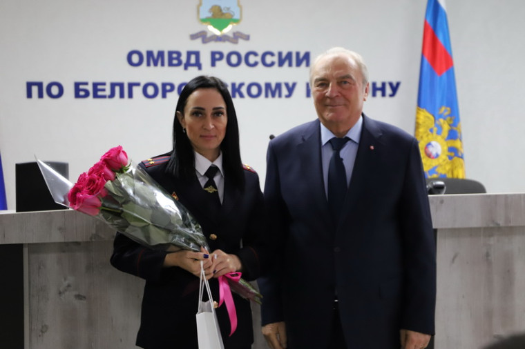 Сотрудники органов внутренних дел РФ отмечают профессиональный праздник. Сотрудники органов внутренних дел РФ отмечают профессиональный праздник.