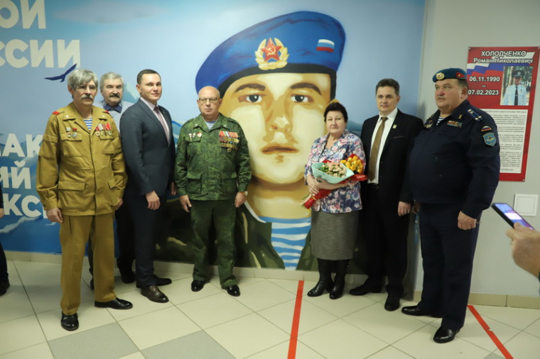 В Октябрьской школе увековечили память Героя России Юрия Чумака. В Октябрьской школе увековечили память Героя России Юрия Чумака.