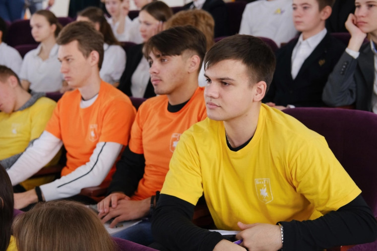 Вчера стартовал Первый Белгородский форум учителей физики «Открытая физическая школа Михаила Ладных». Вчера стартовал Первый Белгородский форум учителей физики «Открытая физическая школа Михаила Ладных».