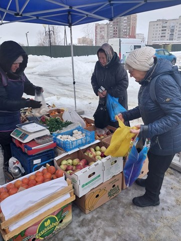 Периодические ярмарки продолжают радовать жителей Белгородского района широким ассортиментом товаров и доступными ценами.