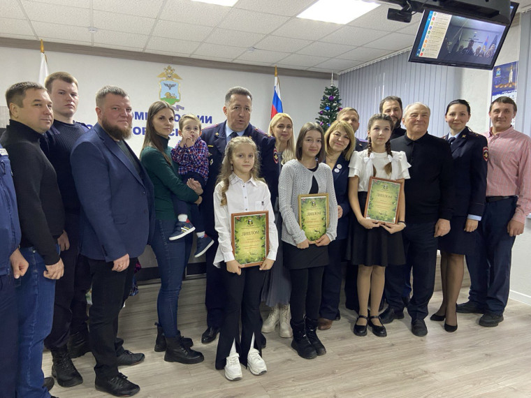 В ОМВД России по Белгородскому району состоялось награждение детей, сделавших лучшие новогодние поделки. В ОМВД России по Белгородскому району состоялось награждение детей, сделавших лучшие новогодние поделки.