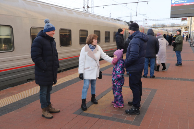 Сегодня утром 208 юных жителей муниципалитета отправились в Псковскую область.