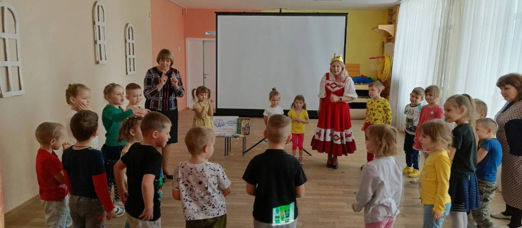 Новосадовская библиотека приняла участие в межрегиональной акции по продвижению чтения. Новосадовская библиотека приняла участие в межрегиональной акции по продвижению чтения.