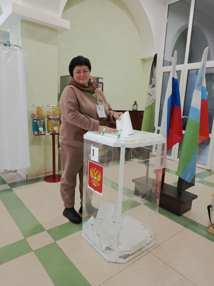 Учителя, воспитатели и врачи отдают свои голоса на выборах Президента России. Учителя, воспитатели и врачи отдают свои голоса на выборах Президента России.