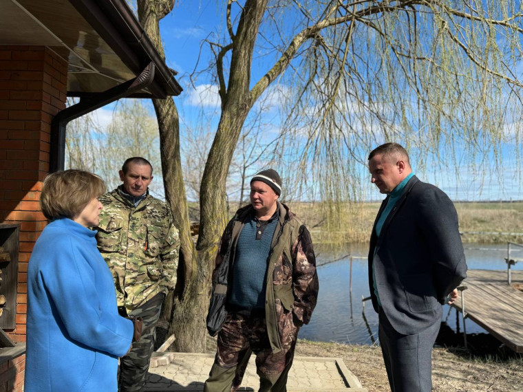 Глава администрации Белгородского района посетила конный реабилитационный центр в Беломестном.