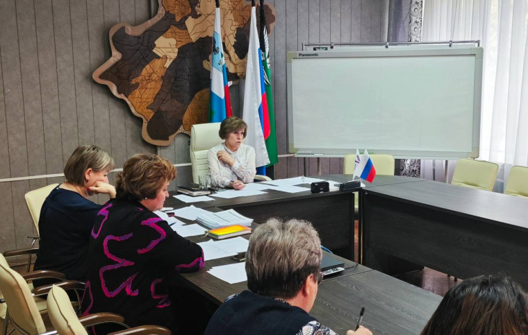 Глава администрации Белгородского района Анна Куташова провела большое совещание с директорами школ. Глава администрации Белгородского района Анна Куташова провела большое совещание с директорами школ.