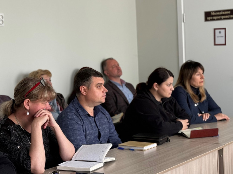 Анна Куташова провела встречу с руководителями предприятий Белгородского района. Анна Куташова провела встречу с руководителями предприятий Белгородского района.