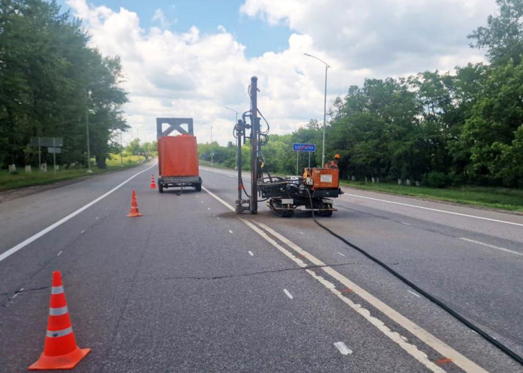 В Белгородском районе устанавливают отбойники на дорогах. В Белгородском районе устанавливают отбойники на дорогах.
