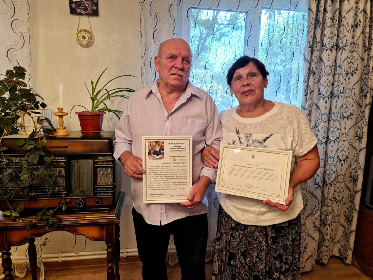 Золотой юбилей супружеской жизни отметили Виктор и Галина Каплины из поселка Дубовое. Золотой юбилей супружеской жизни отметили Виктор и Галина Каплины из поселка Дубовое.