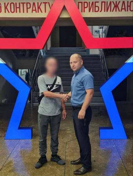 На прошлой неделе двое мужчин из Белгородского района заключили контракт на военную службу с Министерством обороны РФ. На прошлой неделе двое мужчин из Белгородского района заключили контракт на военную службу с Министерством обороны РФ.