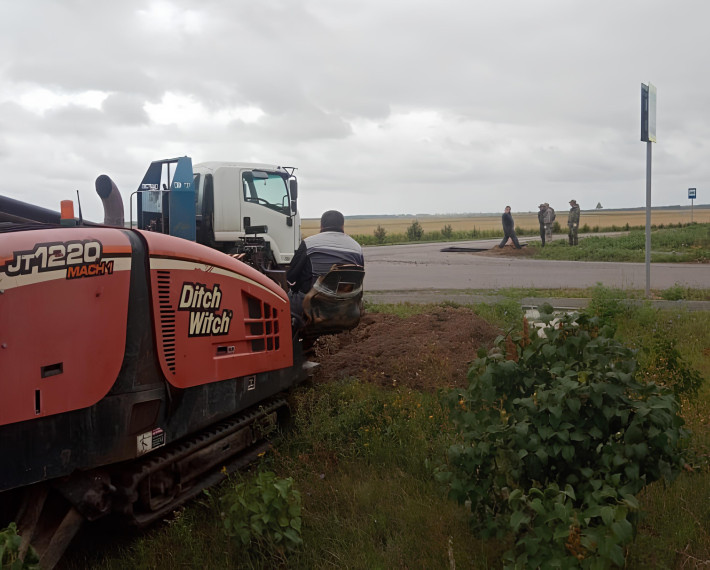 В селе Никольское проводят сети наружного освещения. В селе Никольское проводят сети наружного освещения.