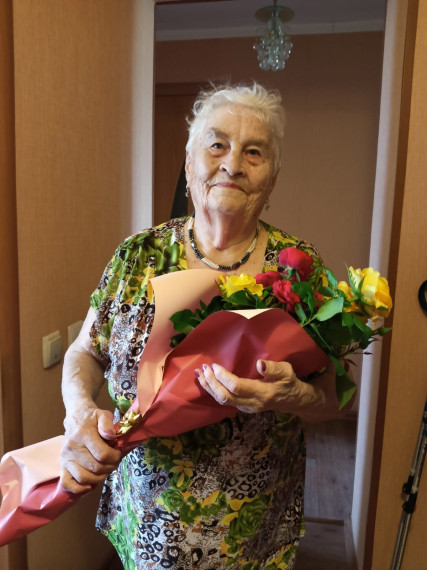 Галина Михайловна Щитникова отметила 90-й день рождения. Галина Михайловна Щитникова отметила 90-й день рождения.