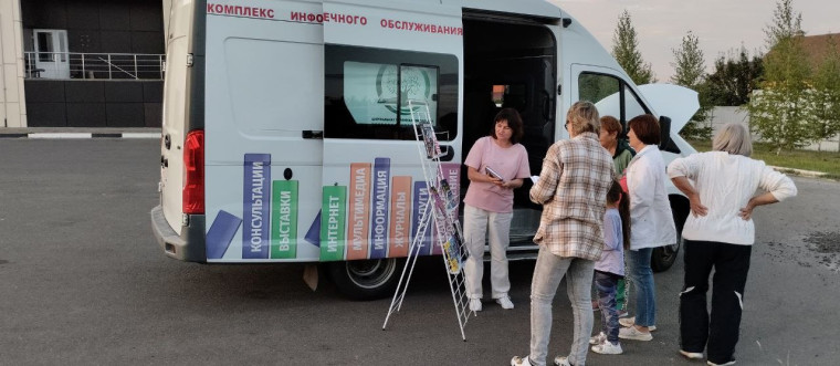 «Библиобус» продолжает радовать маленьких и взрослых жителей Белгородского района своим приездом. «Библиобус» продолжает радовать маленьких и взрослых жителей Белгородского района своим приездом.