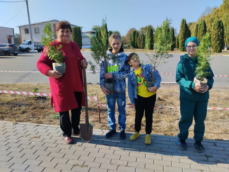 В Бессоновке высадили деревья в память о земляках, павших на полях сражений Великой Отечественной войны. В Бессоновке высадили деревья в память о земляках, павших на полях сражений Великой Отечественной войны.