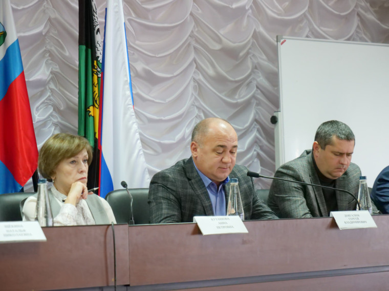 В Белгородском районе прошло совещание по вопросу вывоза мусора. В Белгородском районе прошло совещание по вопросу вывоза мусора.