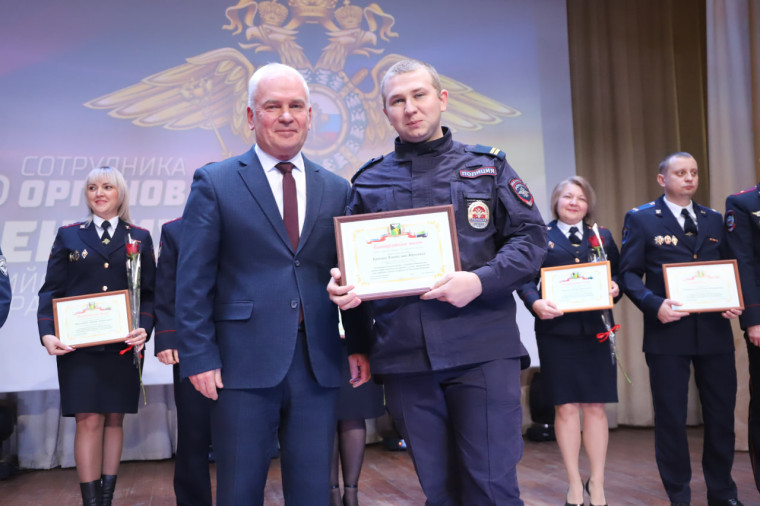 Сотрудников органов внутренних дел Белгородского района поздравили с профессиональным праздником. Сотрудников органов внутренних дел Белгородского района поздравили с профессиональным праздником.