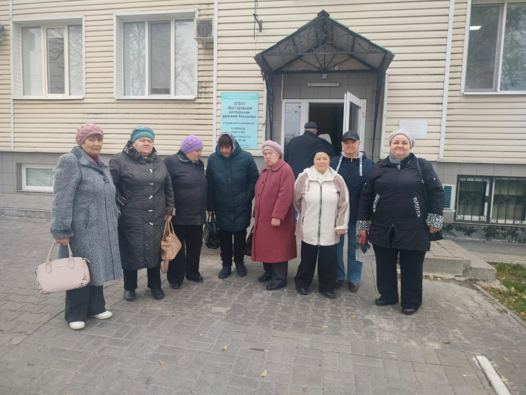 Пожилые жители пользуются услугой подвоза в медицинские учреждения. Пожилые жители пользуются услугой подвоза в медицинские учреждения.