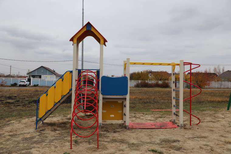 В Новосадовом на территории ТОС «Берёзки» дооборудовали детско-спортивную площадку. В Новосадовом на территории ТОС «Берёзки» дооборудовали детско-спортивную площадку.