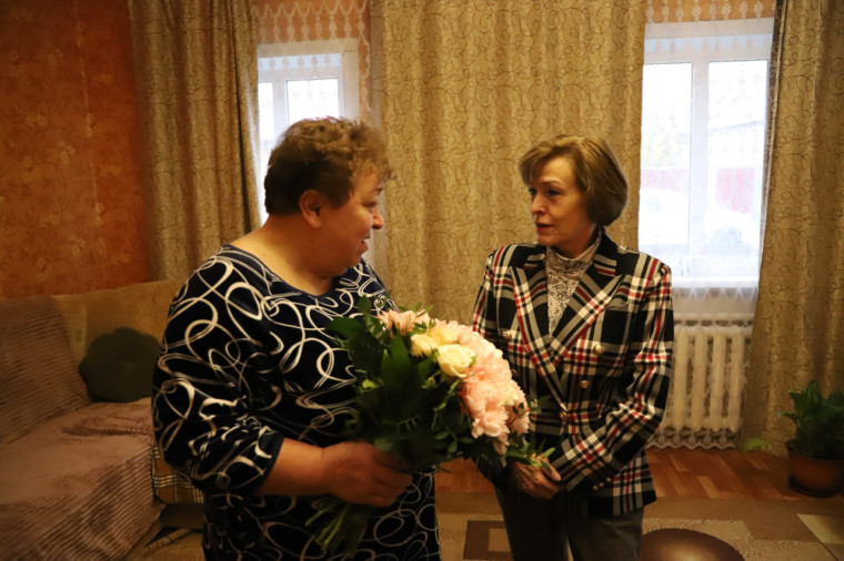 Анна Куташова навестила семьи военнослужащих. Анна Куташова навестила семьи военнослужащих.