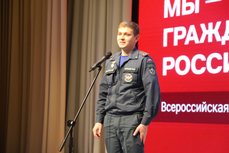 В День Конституции 26 школьников получили свой главный документ – паспорт. В День Конституции 26 школьников получили свой главный документ – паспорт.