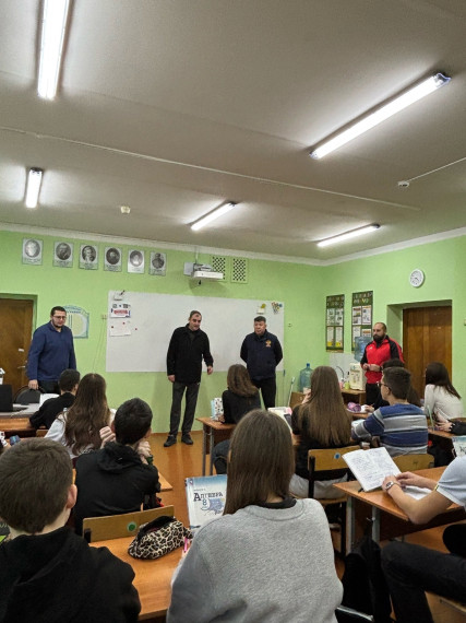 Ученики Разуменской СОШ №3 встретились с мастерами спорта по пожарно-спасательному спорту. Ученики Разуменской СОШ №3 встретились с мастерами спорта по пожарно-спасательному спорту.