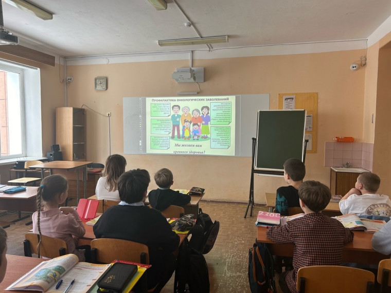 Ученики медицинских классов участвуют в тематических мероприятиях по поддержке здоровья. Ученики медицинских классов участвуют в тематических мероприятиях по поддержке здоровья.