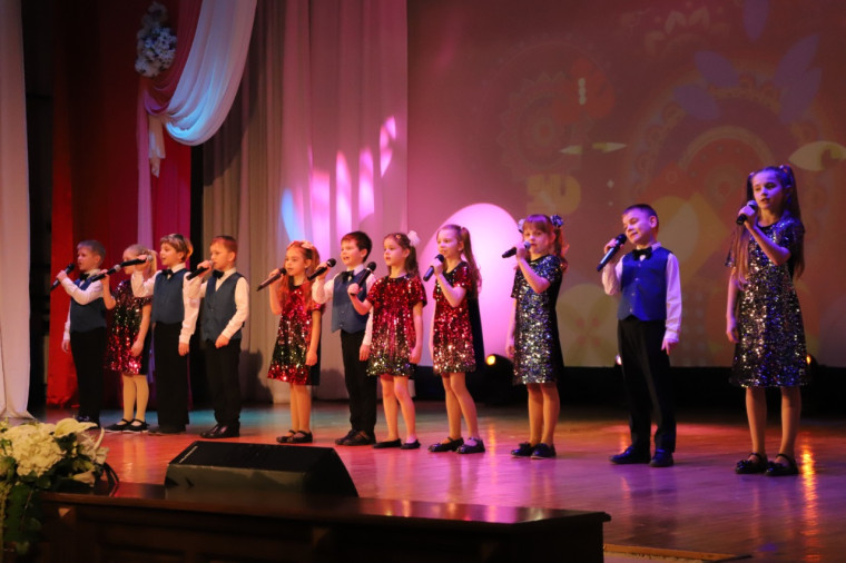 Работников бытового обслуживания населения и жилищно-коммунального хозяйства поздравили с профессиональным праздником.