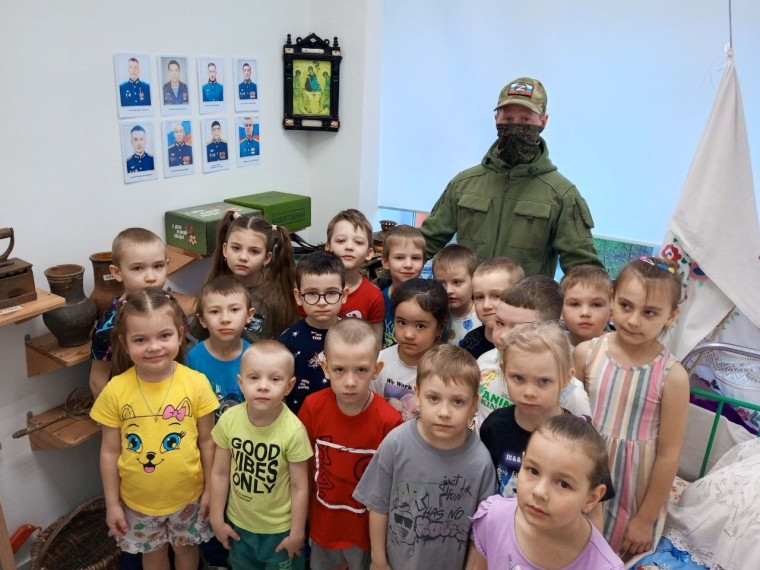 В детском саду посёлка Разумное прошла встреча с участником Специальной военной операции.