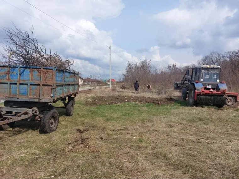 В Белгородском муниципальном округе продолжаются весенние субботники.