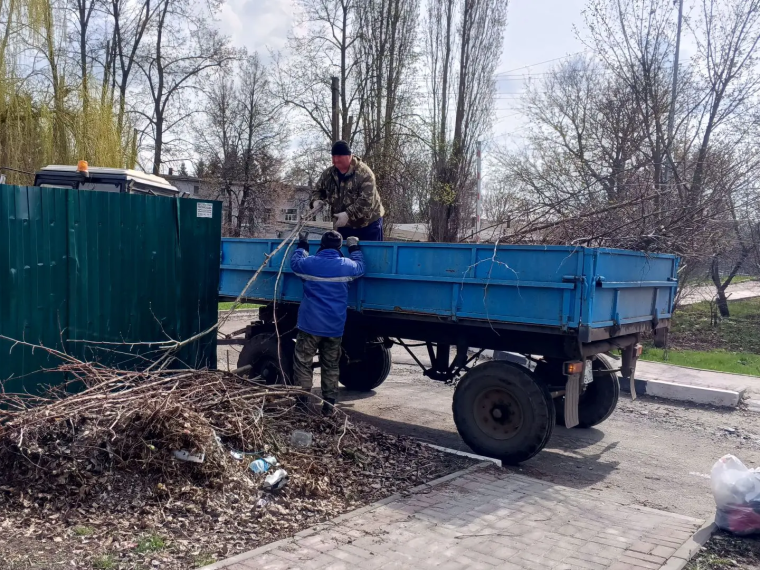 В Белгородском муниципальном округе продолжаются весенние субботники.