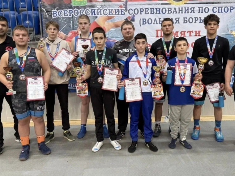 Спортсмены Белгородского округа стали призёрами всероссийских соревнований по спортивной борьбе.