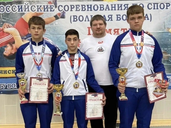 Спортсмены Белгородского округа стали призёрами всероссийских соревнований по спортивной борьбе.
