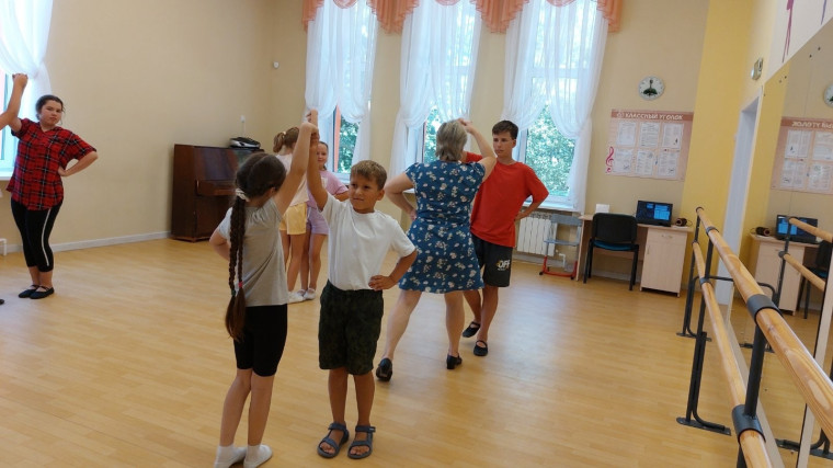 Юные жители Белгородского района приняли участие в тематическом мероприятии «Танцевальная мозаика».