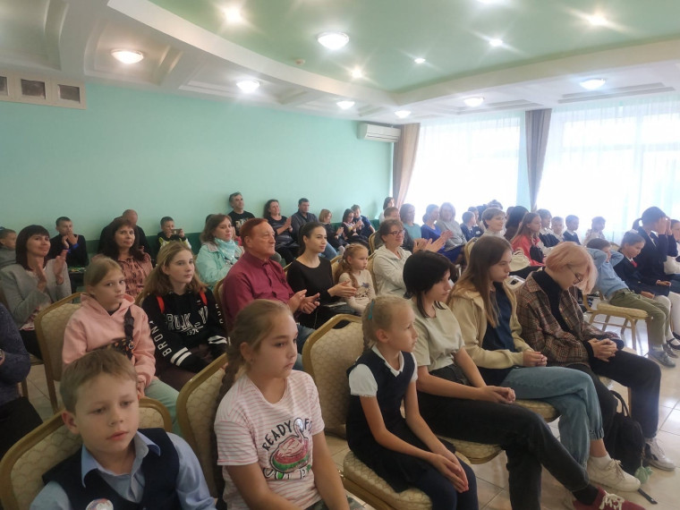 В Детской школе искусств посёлка Майский состоялся мастер-класс по игре на домре.