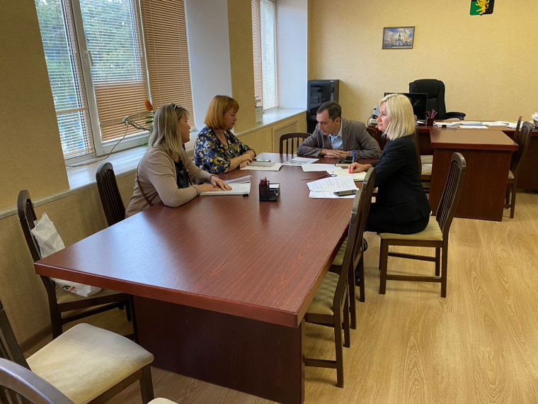 Руководитель комитета имущественных и земельных отношений администрации Белгородского района Дмитрий Ефимов провёл личный приём граждан.