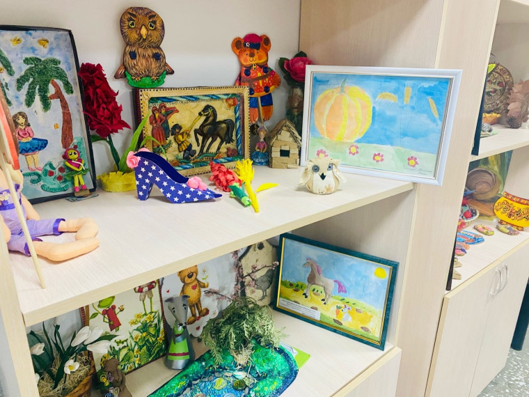 В Центре культурного развития посёлка Северный открылась выставка детских работ «Золотое время».