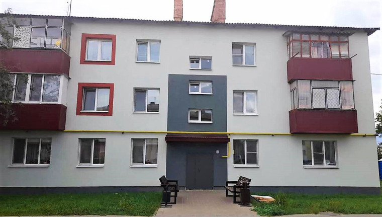 В Стрелецком утеплили фасад трёхэтажного дома.