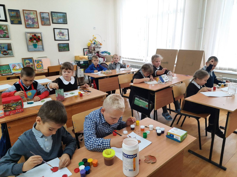 В Детской школе искусств села Ясные Зори прошёл мастер-класс «Краски осени».