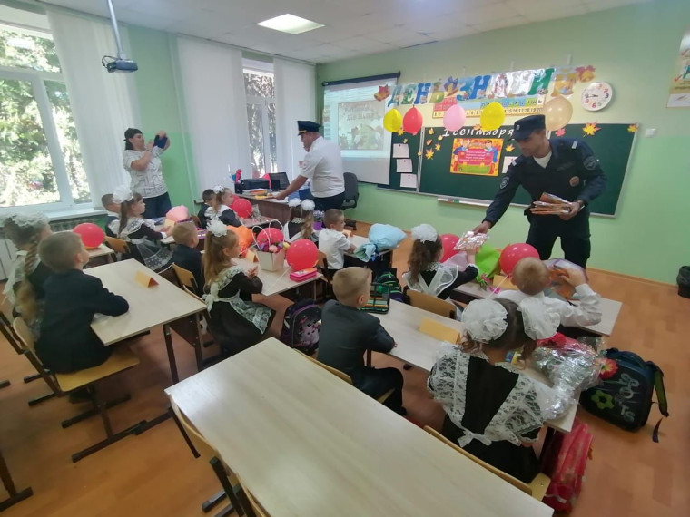 1 сентября сотрудники полиции провели в школах Белгородской области «Уроки безопасности».