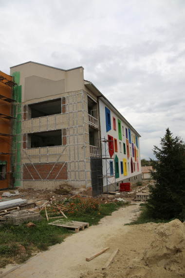 В селе Весёлая Лопань проводится капитальный ремонт реабилитационного центра для детей и подростков с ограниченными возможностями здоровья имени В. З. Гетманского.