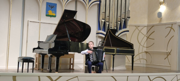 Юный музыкант из посёлка Северный достойно выступил на сцене Белгородской филармонии.